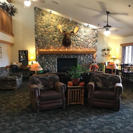 Moose Lake Lodge & Suites エクステリア 写真