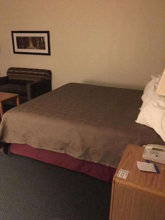 Moose Lake Lodge & Suites エクステリア 写真