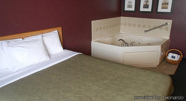 Moose Lake Lodge & Suites エクステリア 写真