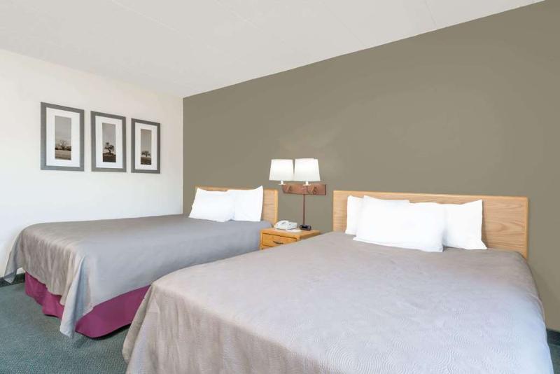 Moose Lake Lodge & Suites エクステリア 写真